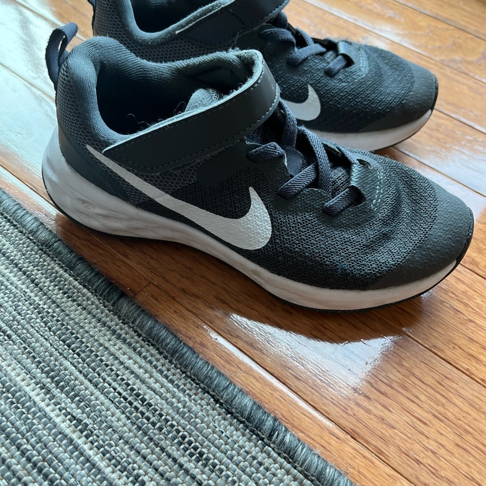 Nike Kids Size 12 Gray and White Sneakers